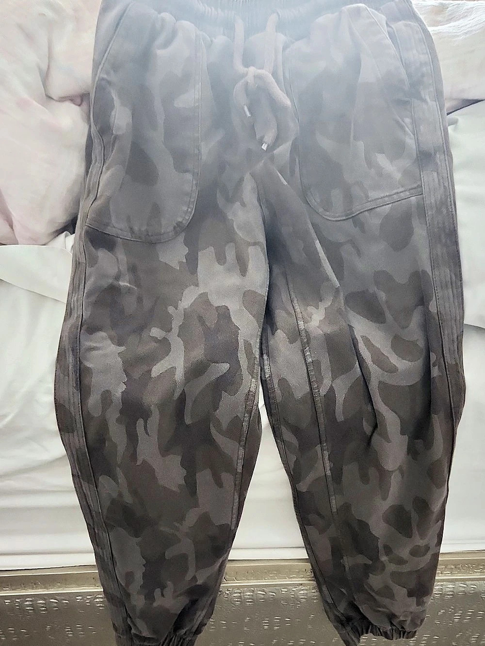 ZenaNana Camo Jogger Pants in Brown Size Small Like New